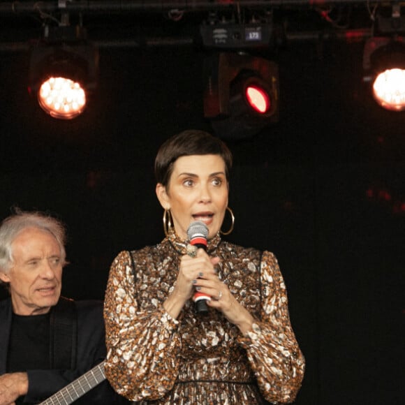 Exclusif - le guitariste Francois Bernheim, Cristina Cordula et l 'humoriste Sandrine Sarroche photographiés lors du gala des 5 ans d'existence de l'Institut Rafaël au Pavillon d'Armenonville, Paris, France, 13 novembre 2023 © Erez Lichtfeld / Bestimage 