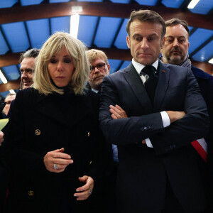 Emmanuel et Brigitte Macron se sont rendus dans le Pas-de-Calais ce mardi.
Le président français Emmanuel Macron arrive pour rencontrer les équipes de secours à Clairmarais, France. © Aurelien Morissard/Pool/Bestimage 