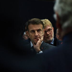 Le président français Emmanuel Macron arrive pour rencontrer les équipes de secours à Clairmarais, France, le 14 novembre 2023. © Aurelien Morissard/Pool/Bestimage 