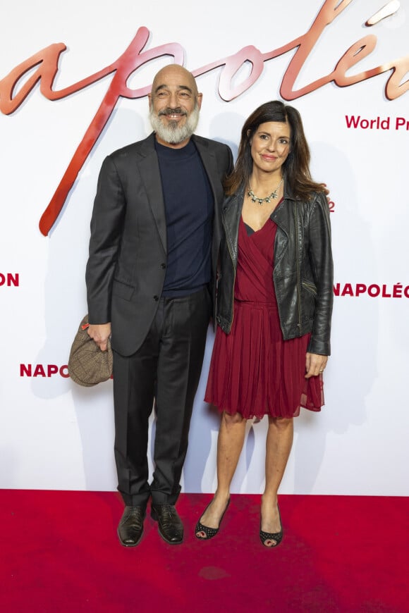 Jean-Marc Barr et sa compagne Stella di Tocco - Avant-première mondiale du film "Napoléon" à la Salle Pleyel à Paris le 14 novembre 2023. © Olivier Borde / Bestimage
