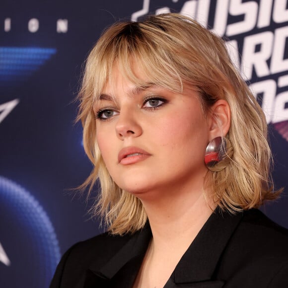 Louane Emera au photocall de la 25ème cérémonie des "NRJ Music Awards (NMA)" au palais des Festivals et des Congrès de Cannes, France, le 10 novembre 2023. © Dominique Jacovides/Bestimage 