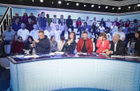 Un chroniqueur critiqué pour son hygiène "Touche pas à mon poste."
Exclusif - Guillaume Genton, Géraldine Maillet, Raymond Aabou, Pascale de La Tour Du Pin, Gilles Verdez - Enregistrement de l'émission "TPMP". © Jack Tribeca / Bestimage