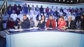 "Une ou deux douches par semaine" : Un chroniqueur de TPMP encore critiqué pour son hygiène très particulière