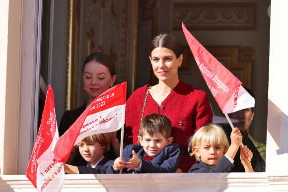 La princesse Alexandra de Hanovre, Charlotte Casiraghi et son fils Balthazar Rassam, Stefano et Francesco Casiraghi - La famille princière de Monaco au balcon du palais, à l'occasion de la Fête Nationale de Monaco.