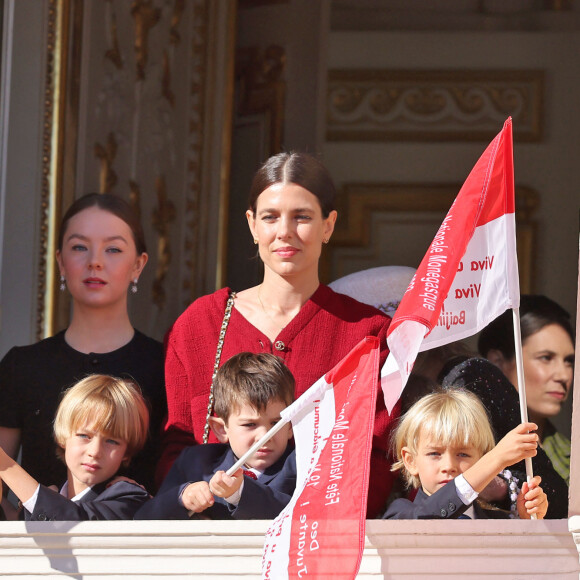 La princesse Alexandra de Hanovre, Charlotte Casiraghi et son fils Balthazar Rassam, Stefano et Francesco Casiraghi - La famille princière de Monaco au balcon du palais, à l'occasion de la Fête Nationale de Monaco. Le 19 novembre 2023 © Dominique Jacovides-Bruno Bebert / Bestimage 