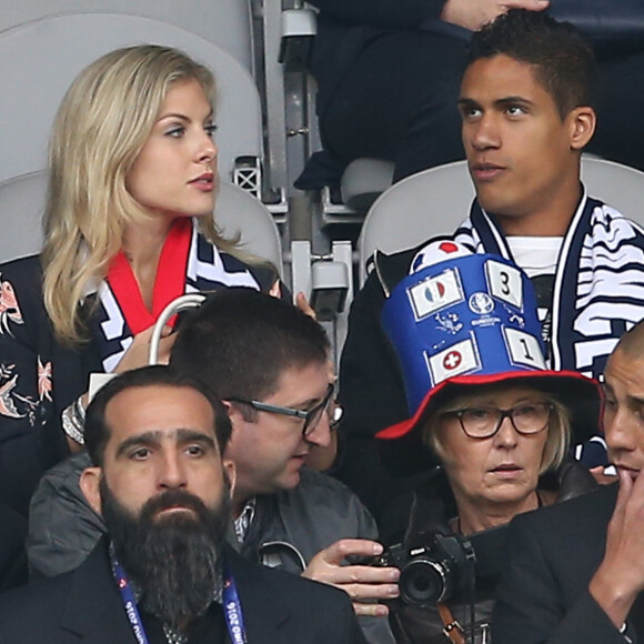 Raphaël Varane et sa femme Camille Tytgat pendant le match de l'UEFA Euro 2016 France-Suisse au Stade Pierre-Mauroy à Lille, le 19 juin 2016. © Cyril Moreau/Bestimage