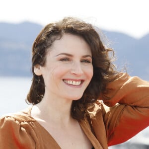 Elsa Lunghini au photocall de la série "Ici tout commence" lors de la 5ème saison du festival International des Séries "Canneseries" à Cannes, France, le 2 avril 2022. © Denis Guignebourg/Bestimage 