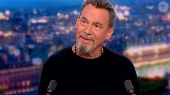 Florent Pagny, qui va beaucoup mieux, était l'invité de Gilles Bouleau aux 20 heures de TF1 le jeudi 16 novembre. © Captute TV TF1 via Bestimage