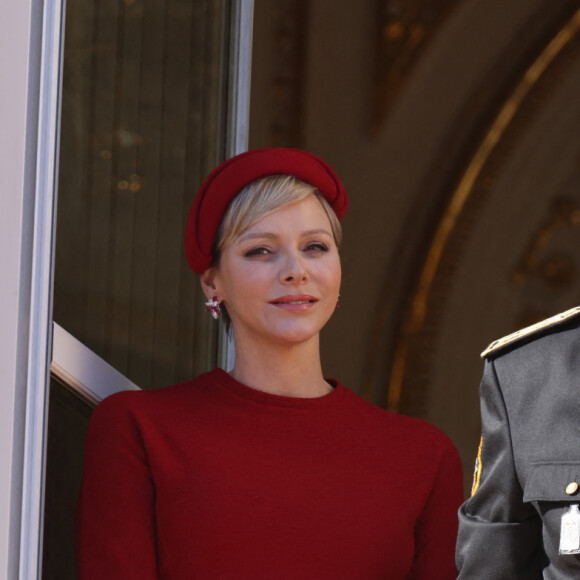 La princesse Charlene et le prince Albert II de Monaco - La famille princière de Monaco au balcon du palais, à l'occasion de la Fête Nationale de Monaco. Le 19 novembre 2023 © Claudia Albuquerque / Bestimage 