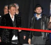 Matthieu Chedid !
Johnny Hallyday et Matthieu Chedid, (a droite Laurent Bertail, responsable de l'evenementiel chez Virgin), au Virgin Megastore Champs Elysees pour le lancement de la vente de son nouvel album, "Jamais Seul"