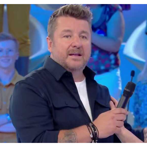 L'animateur Bruno Guillon a rencontré Marion, une candidate, sur le plateau de son jeu "Chacun son tour".
Bruno Guillon très présent pour Marion, une candidate de son jeu "Chacun son tour" (France 2) atteinte d'un cancer agressif.