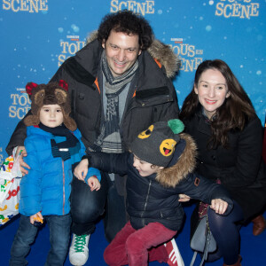 Il y évoque également ses enfants Raphaël et Ulysse.
Le magicien Eric Antoine, sa femme Calista Sinclair-Antoine et leurs fils Ulysse et Raphaël - Avant-première du film "Tous en scène" au Grand Rex à Paris. Le 14 janvier 2017 © Cyril Moreau / Bestimage