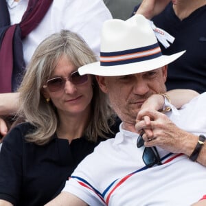 Gaëtan Roussel et sa compagne Clarisse Fieurgant dans les tribunes lors des internationaux de tennis de Roland Garros à Paris, France, le 30 mai 2019. © Jacovides-Moreau/Bestimage