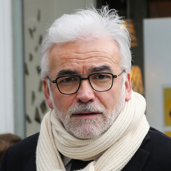 Ce mardi matin, Pascal Praud était toujours absent de l'antenne et remplacé par un confrère.
Exclusif - Le journaliste Pascal Praud arrive aux studios de la radio RTL à Paris. © Panoramic / Bestimage