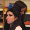 Amy Winehouse fait désormais ses courses dans un magasin pour dénicher de la nourriture "saine" à Londres le 10 mars 2010.