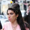 Amy Winehouse fait désormais ses courses dans un magasin pour dénicher de la nourriture "saine" à Londres le 10 mars 2010.