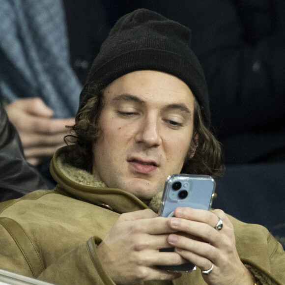 Vincent Lacoste - People dans les tribunes du match de Ligue Des Champions 2023, PSG contre Newcastle (1-1) au Parc des Princes à Paris le 28 novembre 2023. © Cyril Moreau/Bestimage