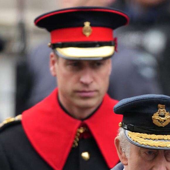 Le roi Charles III d'Angleterre - La famille royale honore les disparus des deux guerres mondiales lors de la cérémonie Remembrance Sunday au Cénotaphe à Londres le 12 novembre 2023.
