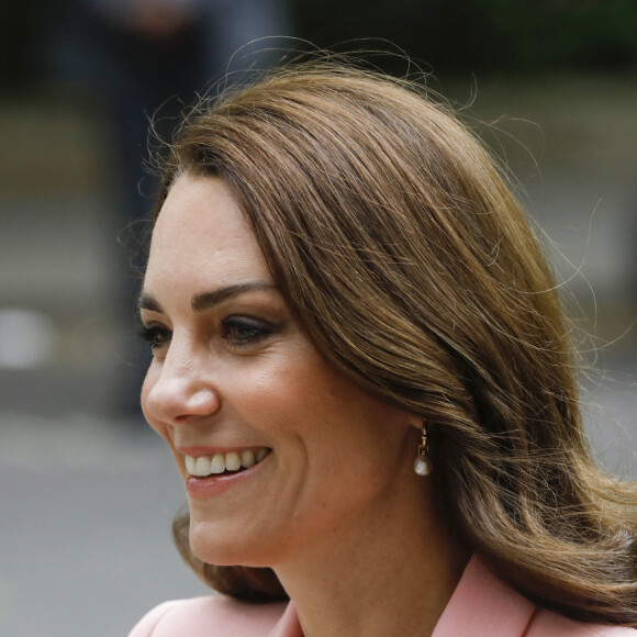 Catherine (Kate) Middleton, princesse de Galles, lors d'une visite au Foundling Museum de Londres, Royaume Uni, le 25 mai 2023, pour rencontrer des sortants de soins qui sont soutenus par le musée, et avec des parents adoptifs et des aidants pour discuter de l'impact permanent que des relations positives et de soutien peuvent avoir pour les enfants et les jeunes personnes. 