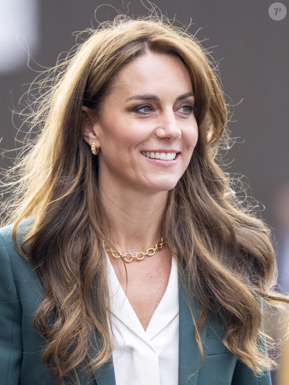 Catherine (Kate) Middleton, princesse de Galles, arrive pour visiter l'usine textile familiale "AW Hainsworth" à Leeds, Royaume Uni, le 26 septembre 2023. 