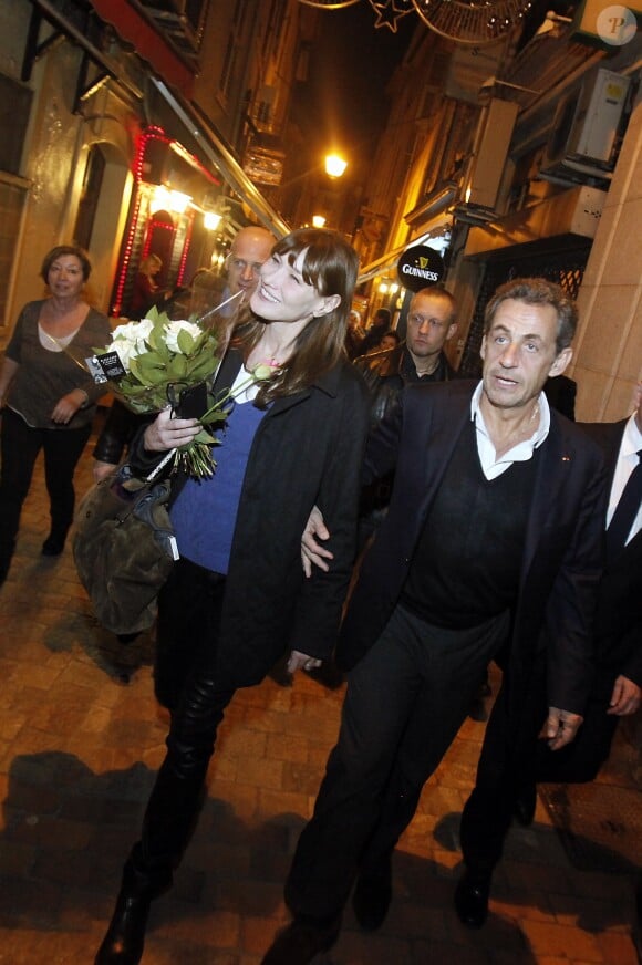 Exclusif - Nicolas Sarkozy et sa femme Carla Bruni sont allés dîner au restaurant "Aux Bons Enfants" à Cannes pour fêter la Saint Valentin, après le concert de Carla Bruni au palais des festivals à Cannes. Le couple était accompagné du président du conseil général des Alpes-Maritimes Éric Ciotti et le député David Lisnard. Le 14 février 2014