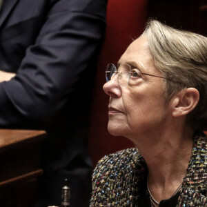 La Première ministre Elisabeth Borne (cigarette électronique)- Séance de questions au gouvernement à l'Assemblée Nationale, Paris, le 10 janvier 2023 © Stéphane Lemouton / Bestimage