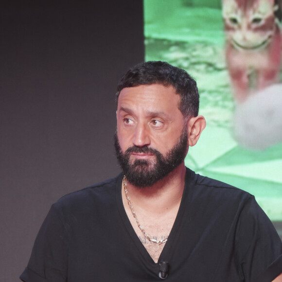 Exclusif - Cyril Hanouna sur le plateau de l'émission Touche pas à mon poste (TPMP) diffusée en direct sur C8 le 10 octobre 2023. © Jack Tribeca / Bestimage