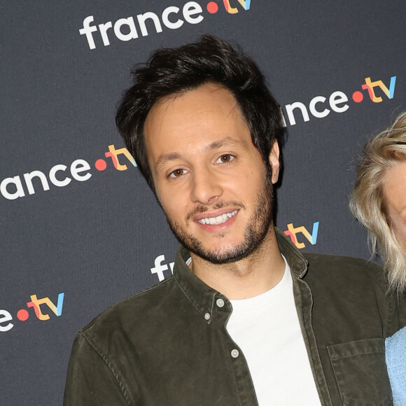 Vianney et Sophie Davant - Conférence de presse du Téléthon 2023 à Paris le 15 novembre 2023. © Coadic Guirec/Bestimage