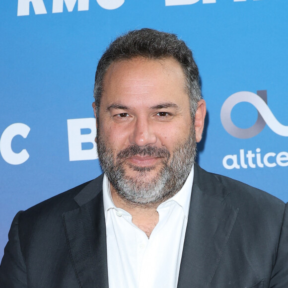 Il s'entourera alors d'une grande bande de chroniqueurs mais deux animatrices qu'il convoitait n'en feront pas parti.
Bruce Toussaint lors de la conférence de presse de rentrée BFM TV. - RMC du groupe Altice France à Paris, France