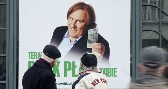 Gérard Depardieu dans une campagne de pub pour une banque polonaise