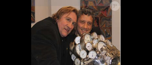 Gérard Depardieu à l'exposition d'un artiste yvelinois à Mantes-la-Jolie mercredi 10 mars