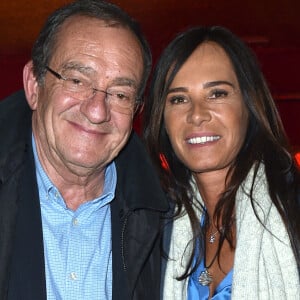 Les fêtes de fin d'année sont particulièrement difficiles à vivre pour Nathalie Marquay.
Jean-Pierre Pernaut et sa femme Nathalie Marquay assistent au One Woman Show de l'humoriste E.Poux "Le syndrome du Playmobil" au Casino de Paris. © Giancarlo Gorassini/Bestimage
