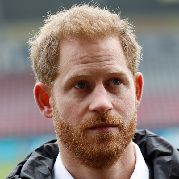 Le prince Harry, duc de Sussex, lors d'un événement avec la "Terrence Higgins Trust" dans un stade à Twickenham, à l'occasion de la semaine de sensibilisation au dépistage du Sida.