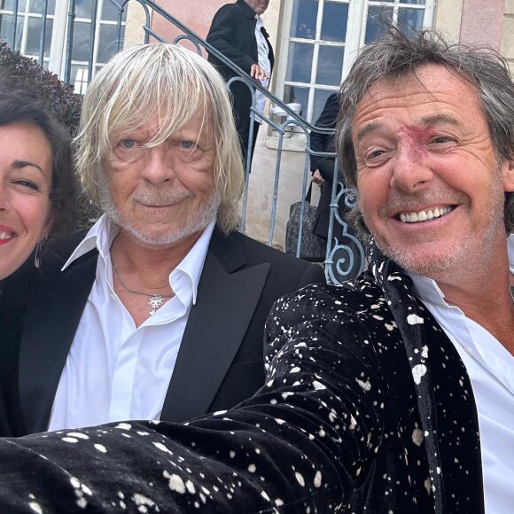 Jean-Luc Reichmann était effectivement présent dans la salle.
Jean-Luc Reichmann a partagé plusieurs photos du mariage de Hugues Aufray avec sa femme Murielle sur Instagram.