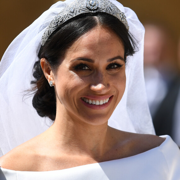 Le prince Harry, duc de Sussex, et Meghan Markle, duchesse de Sussex, en calèche à la sortie du château de Windsor après leur mariage le 19 mai 2018. 