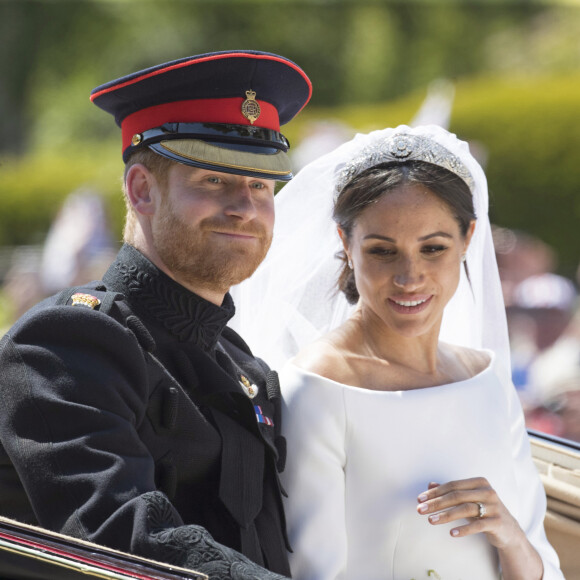 Le prince Harry et Meghan Markle ont longtemps dû se conformer aux règles de la famille royale.
Le prince Harry, duc de Sussex, et Meghan Markle, duchesse de Sussex, en calèche à la sortie du château de Windsor après leur mariage.