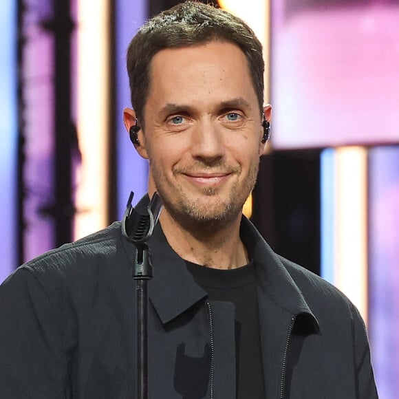 Grand Corps Malade était l'invité du portrait de la semaine de "50'inside". 
Grand Corps Malade (Fabien Marsaud) - Les personnalités se mobilisent lors de la trente-septième édition du Téléthon sur le plateau de France 2, avec pour parrain Vianney. © Coadic Guirec / Bestimage