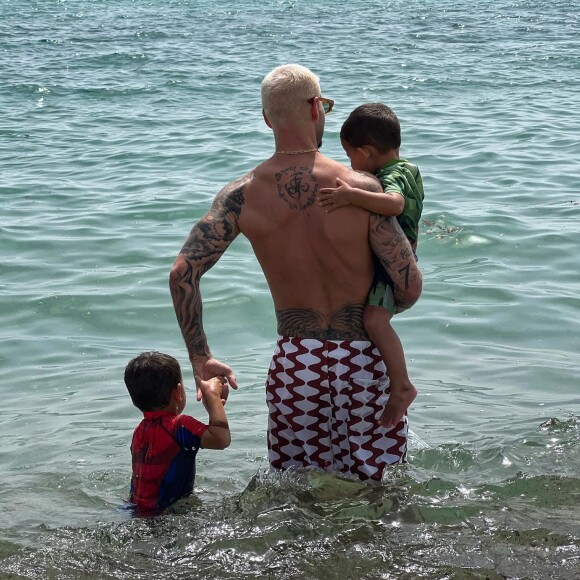 M.Pokora avec ses fils, Instagram.