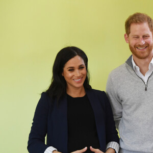 Le prince Harry, duc de Sussex, et Meghan Markle, duchesse de Sussex, enceinte, visitent le "Lycée Qualifiant Grand Atlas" dans le cadre de leur voyage officiel au Maroc, le 24 février 2019. 