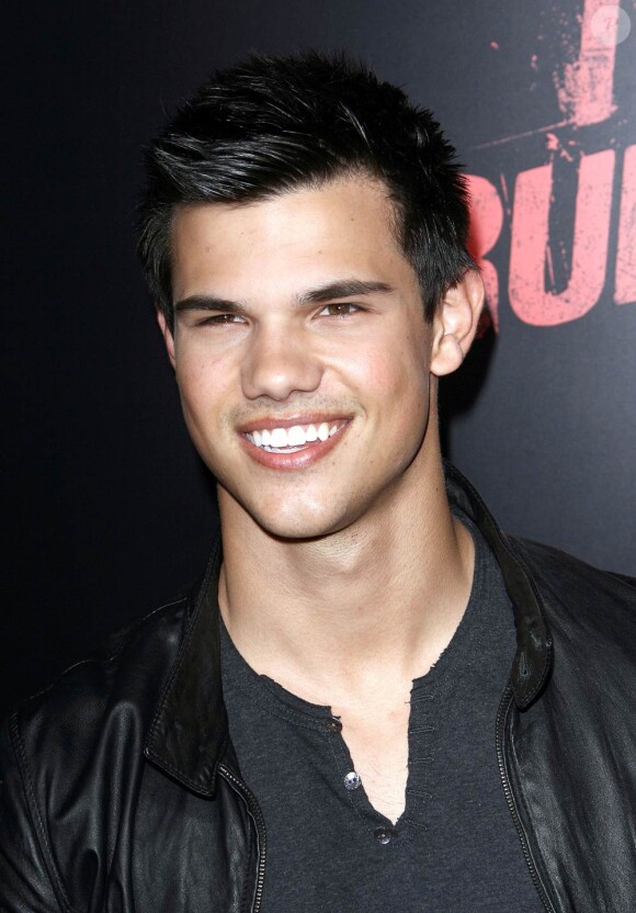 Taylor Lautner, à l'occasion de l'avant-première de The Runaways, qui s'est tenue à l'ArcLight Theatre du Cinerama Dome de Los Angeles, le 11 mars 2010.