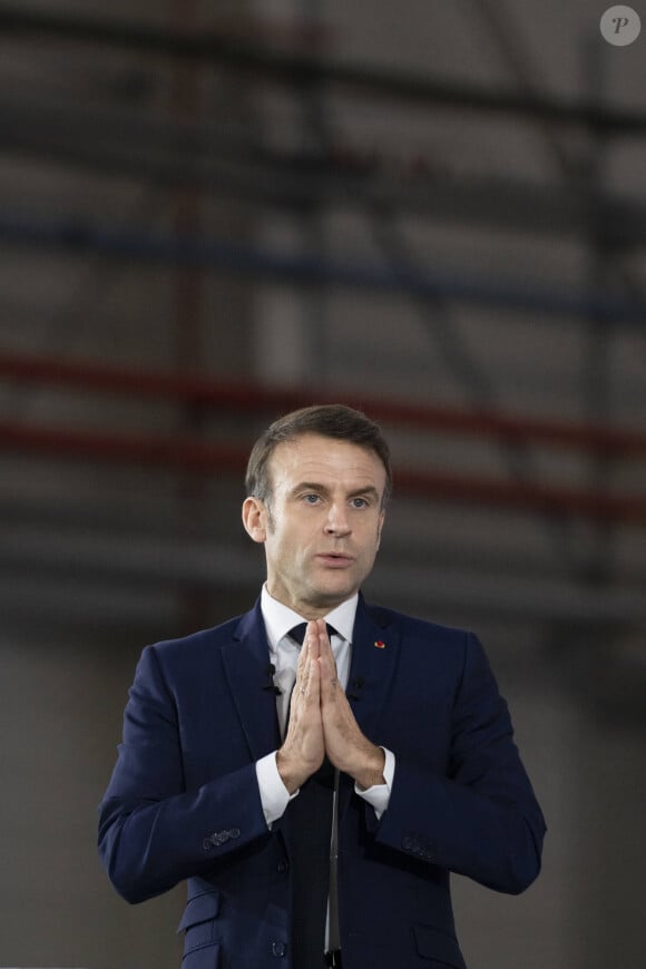 Le président Emmanuel Macron visite le site de Airbus à Toulouse à l'occasion des deux ans du plan d'investissement France 2030 le 11 décembre 2023. © Eliot Blondet / Pool / Bestimage