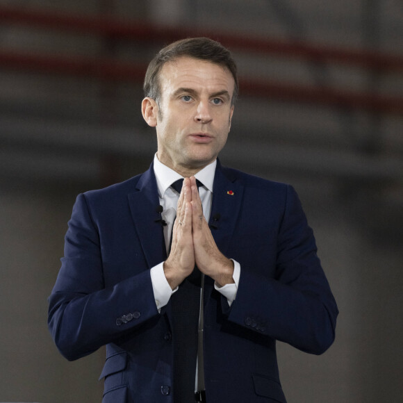 Le président Emmanuel Macron visite le site de Airbus à Toulouse à l'occasion des deux ans du plan d'investissement France 2030 le 11 décembre 2023. © Eliot Blondet / Pool / Bestimage