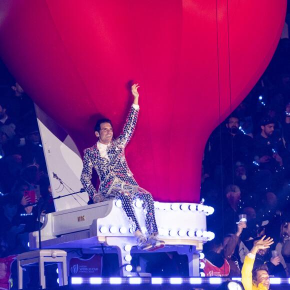 Medley de Mika - Personnalités à la finale de la coupe du monde de rugby Afrique du Sud / Nouvelle Zélande (12 - 11) au stade de France à Saint-Denis le 28 octobre 2023. 