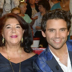 Mika a expliqué la signification de ce titre particulier dimanche 17 décembre 2023 dans Sept à huit sur TF1
Info - Décès de la mère du chanteur Mika - Mika avec sa mère, ses soeurs et son frère - Enregistrement de l'émission "Vivement Dimanche" à Paris le 9 Septembre 2015 et qui sera diffusée le 13 Septembre 2015. Invité principal Mika