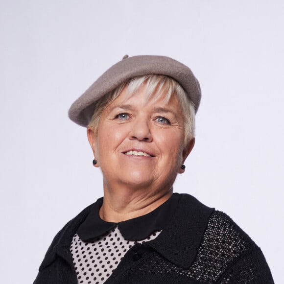 Malgré tout, Mimie Mathy veut continuer de croire en la bonté des gens. "Je ne suis ni méchante ni aigrie, et je reste optimiste. Les choses changent et les esprits sont plus ouverts à la différence, qu'elle soit au niveau de la couleur de peau ou du handicap"
Exclusif - Mimie Mathy - Studio - Enregistrement de l'émission "La Fine Equipe : Le retour!" à Paris, diffusée le 14 janvier sur France 2. Le 3 novembre 2022 © Cyril Moreau-Tiziano Da Silva / Bestimage