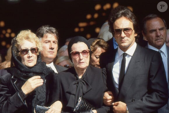 Archives - Laurent Rossi, sa mère Lilia et sa soeur Josette aux obsèques de Tino Rossi le 26 septembre 1983