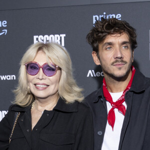 Amanda Lear et Ruben Alves à la première de la série "Escort Boys" au cinéma UGC Ciné Cité Les Halles à Paris le 18 décembre 2023. © Cyril Moreau / Bestimage