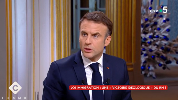 Emmanuel Macron invité dans "C à Vous".