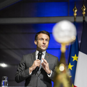 Le président Emmanuel Macron lors d'une réception en l'honneur de l'équipe de France de Handball, championne du monde 2023 le 18 décembre 2023. © Eliot Blondet / Pool / Bestimage 