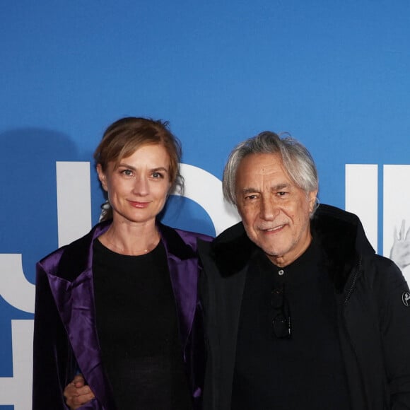 Richard Berry et sa femme Pascale Louange - Photocall du vernissage de l'exposition "Johnny Hallyday, l'exposition" au Palais des Expositions à Paris. Le 21 décembre 2023 © Dominique Jacovides / Bestimage